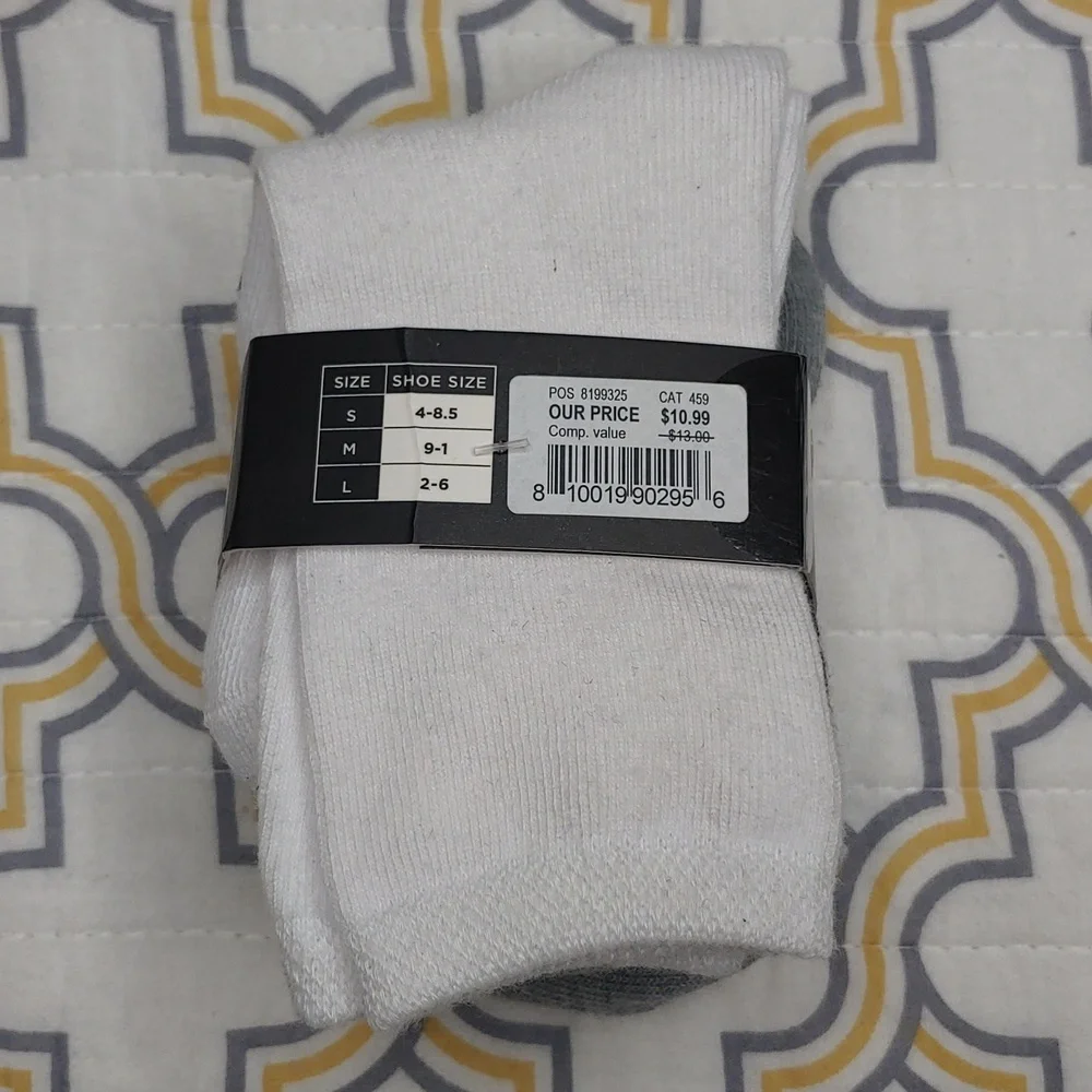 🎉 $5 CLEAR OUT: Max + Jake 4-Pack Kids Socks - Picture 3 of 4